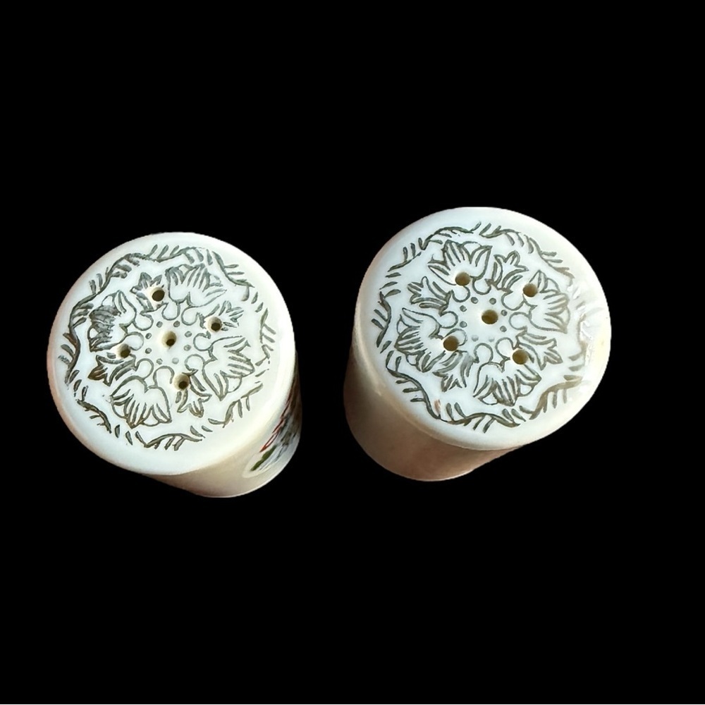 Vintage Souvenir Salt and Pepper Shakers from Christmas, Michigan - Picture 5 of 8